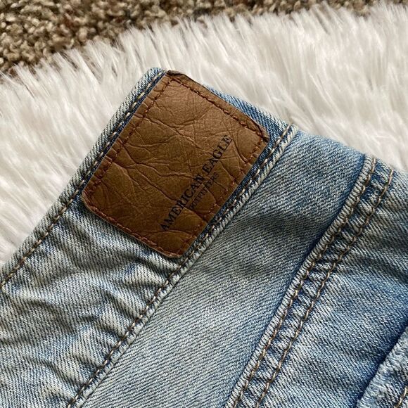 American Eagle Tomgirl Jeans Button Fly Distressed Womens Size 4 - Picture 8 of 10